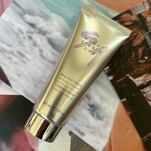 MONAT travel size blow out cream